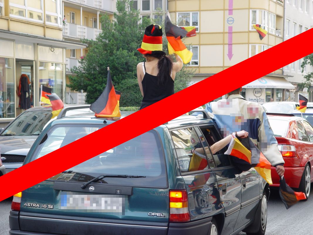 So nicht: Das Hinauslehnen aus dem Fahrzeug wird nicht toleriert